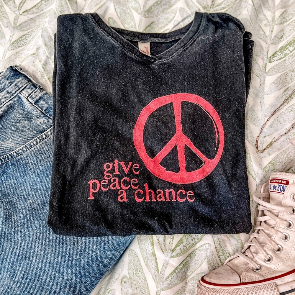 Vintage XL Give Peace a Chance comfort t-shirt